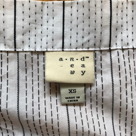 A New Day Open Shoulder Top - Picture 3 of 3